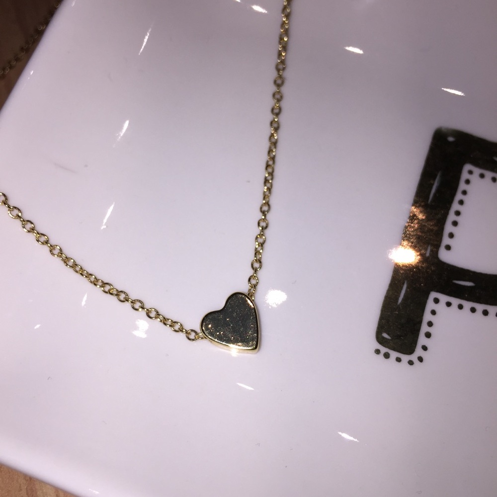 ✨Dainty Gold heart necklace ✨
